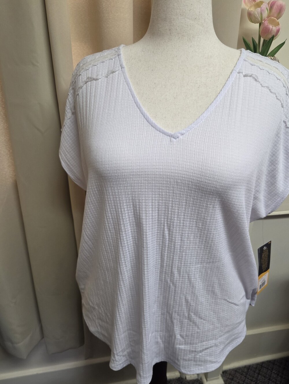 NWT Lee White V-Neck Short Sleeve Ribbed Top With Lace Detail Size 1X